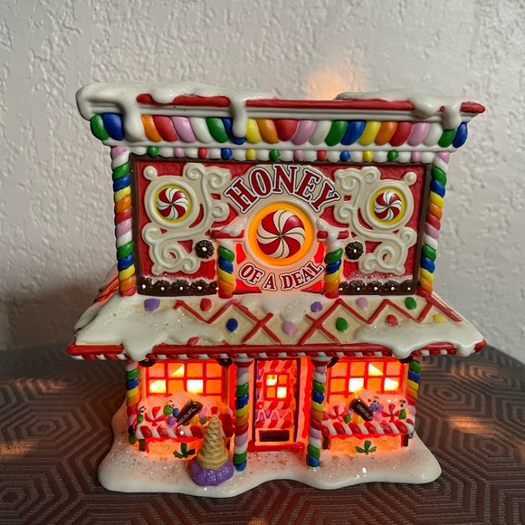 Department 56 Honey Of A Deal Five & Dime Sweet  store - Picture 7 of 8